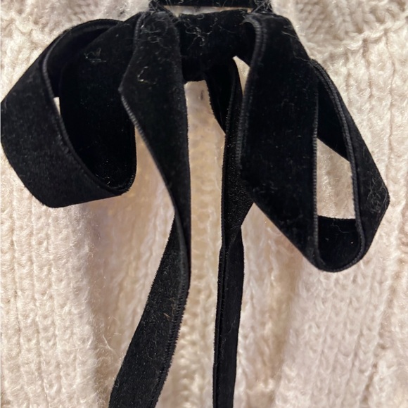 NWT Blu Pepper Cream Cable Knit Sweater with Black velvet Ribbon close - S - Picture 8 of 13